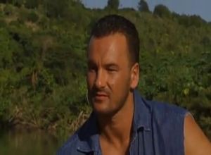 На природе ебут красивую девушку вдвоём